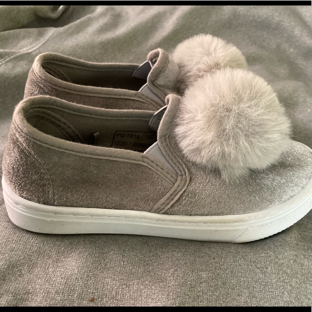 🆑 2 for $12 🆑 EUC Kids Capelli Slip Ons